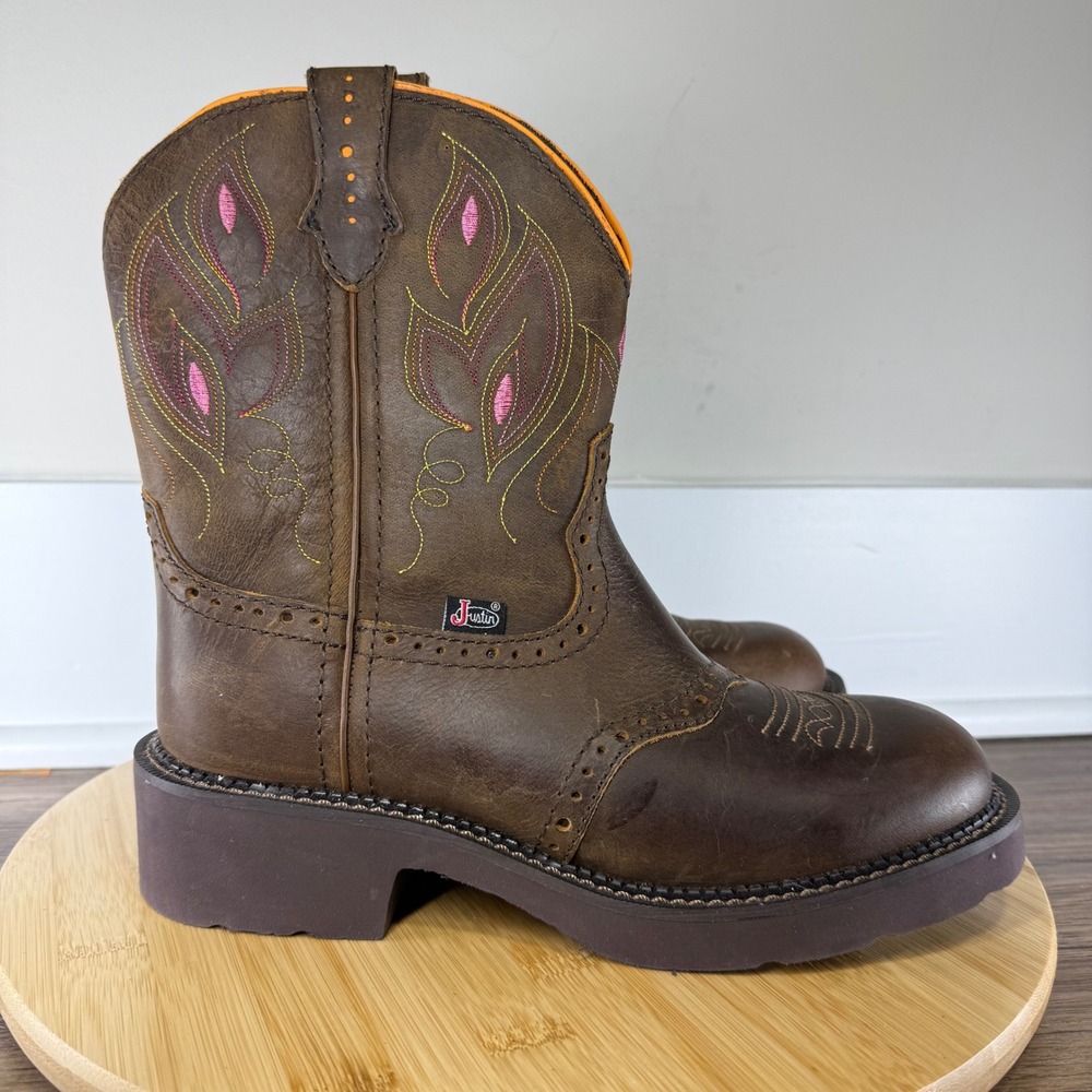 NWT Justin Gypsy Cowgirl Boots Womens 8B Brown Leather Pink Embroidery GY9526